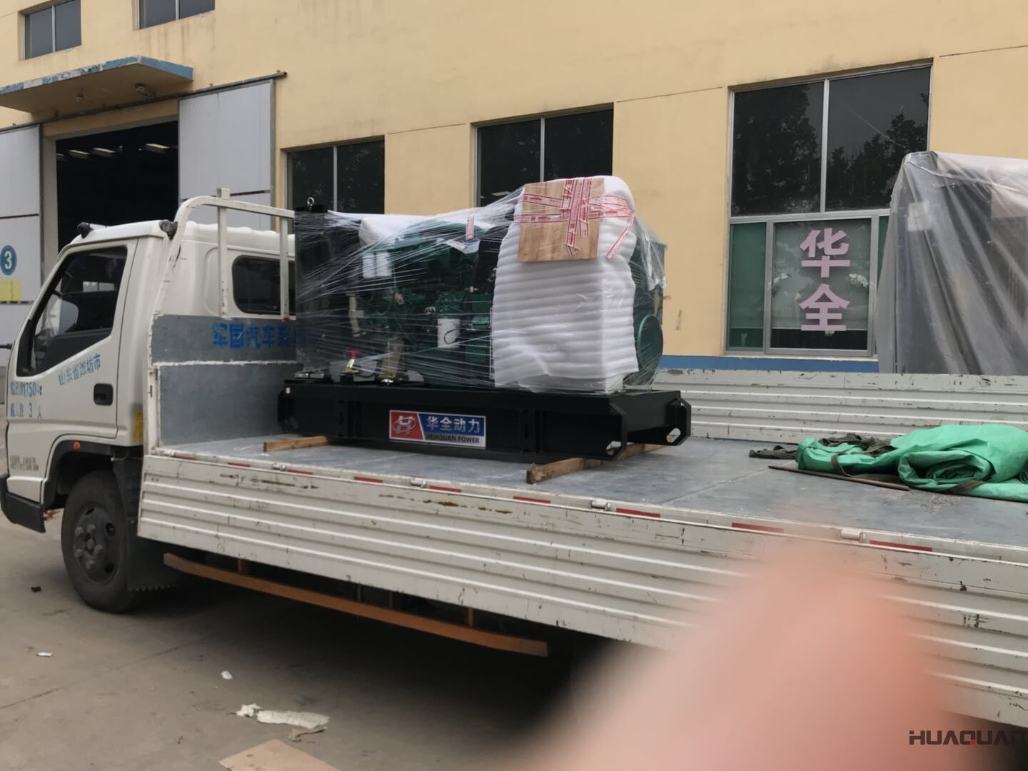 7月28號一臺50kw標配型柴油發(fā)電機組發(fā)往江蘇