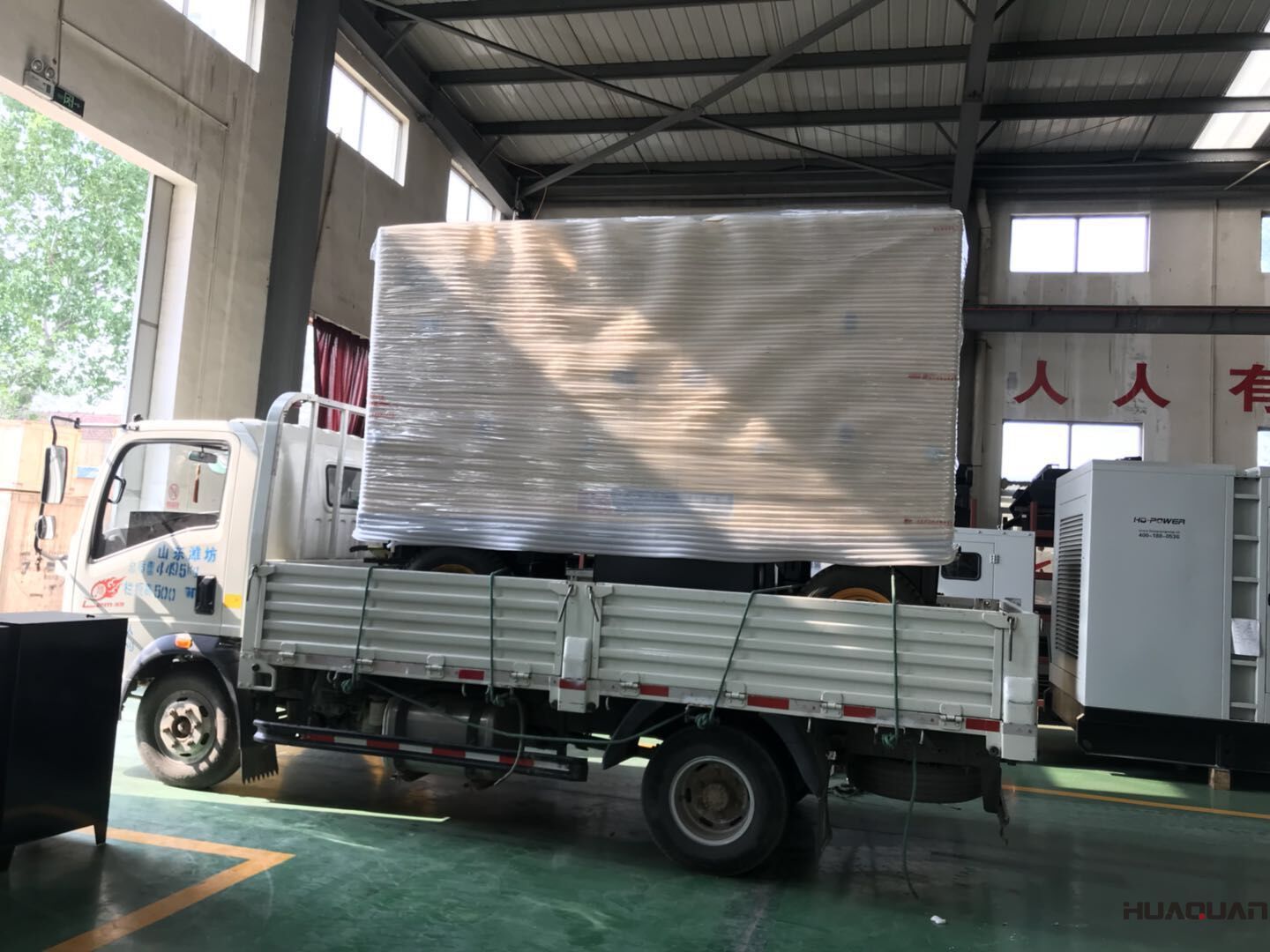 8月16日，一臺300kw靜音箱柴油發(fā)電機(jī)組從華全動力成功發(fā)往山東