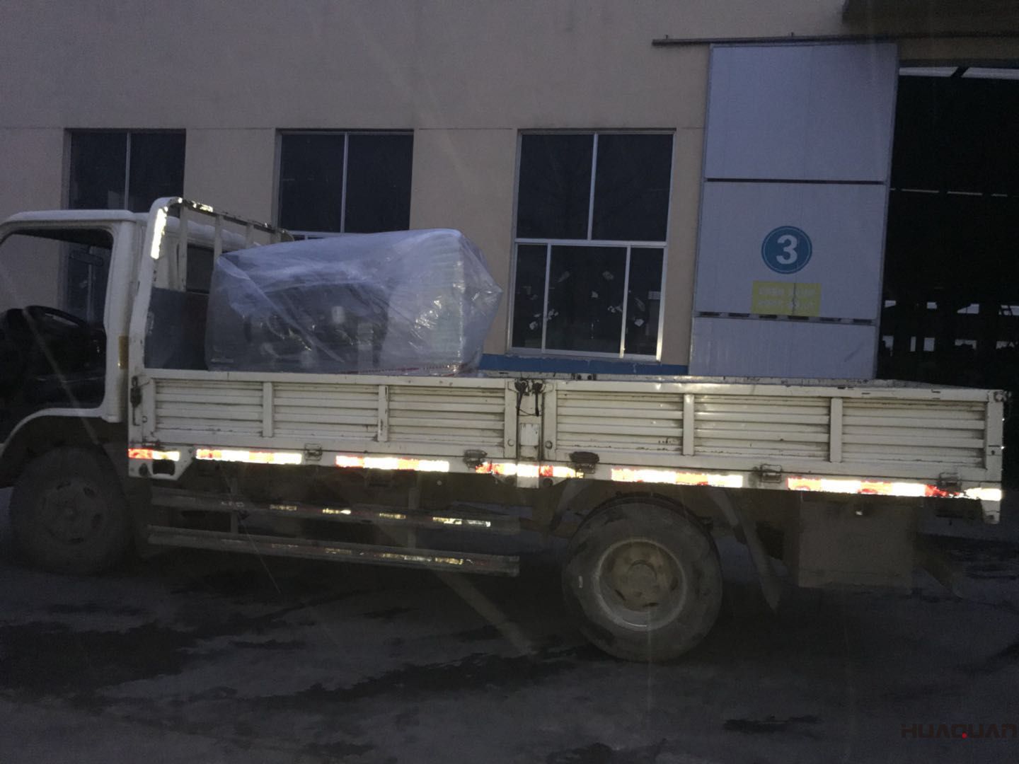 一臺15kw標配柴油發(fā)電機組于8月27日順利發(fā)往天津