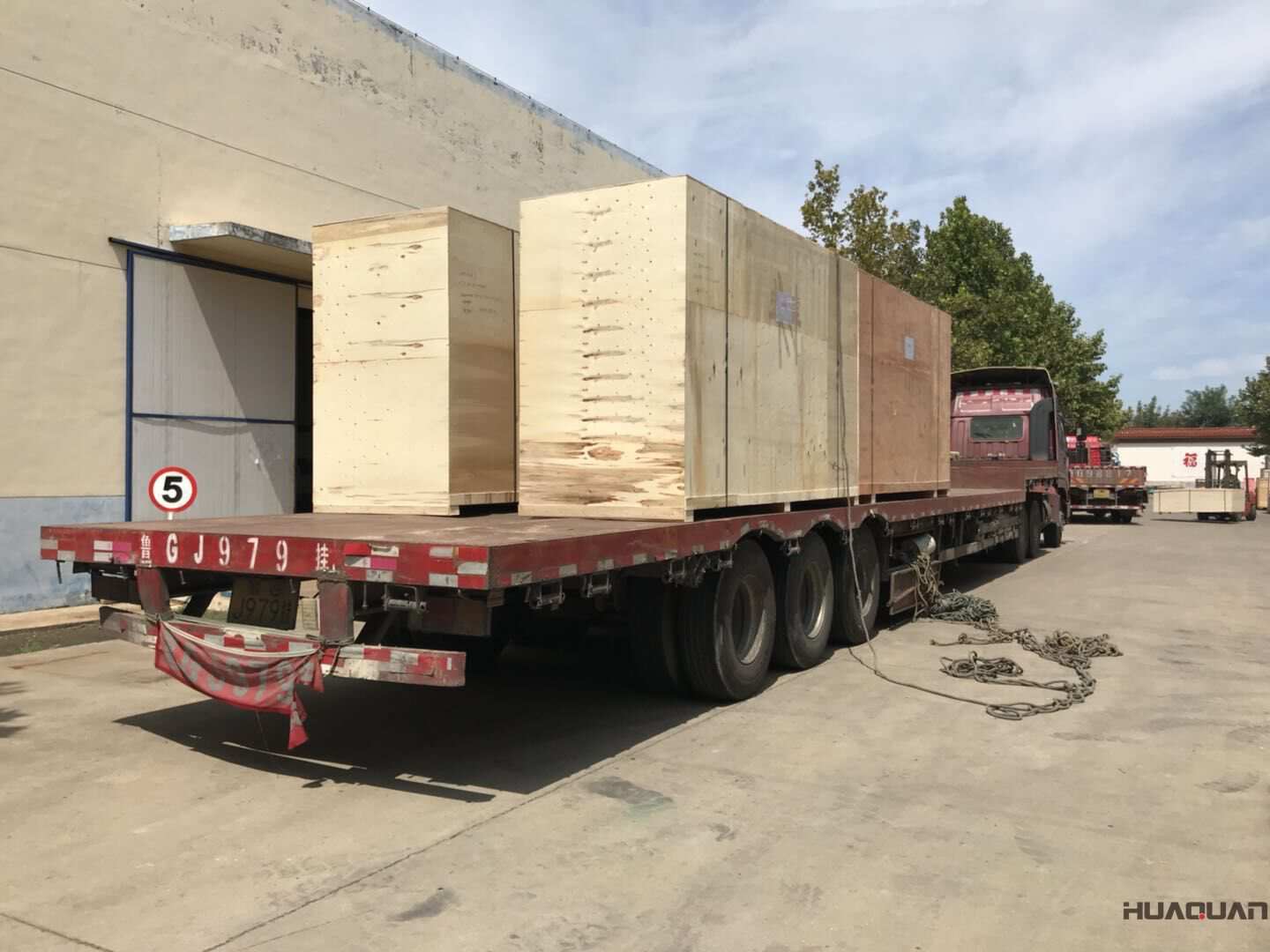 9月3日50kw和250kw兩臺立柜四保護(hù)柴油發(fā)電機(jī)組發(fā)往廣東