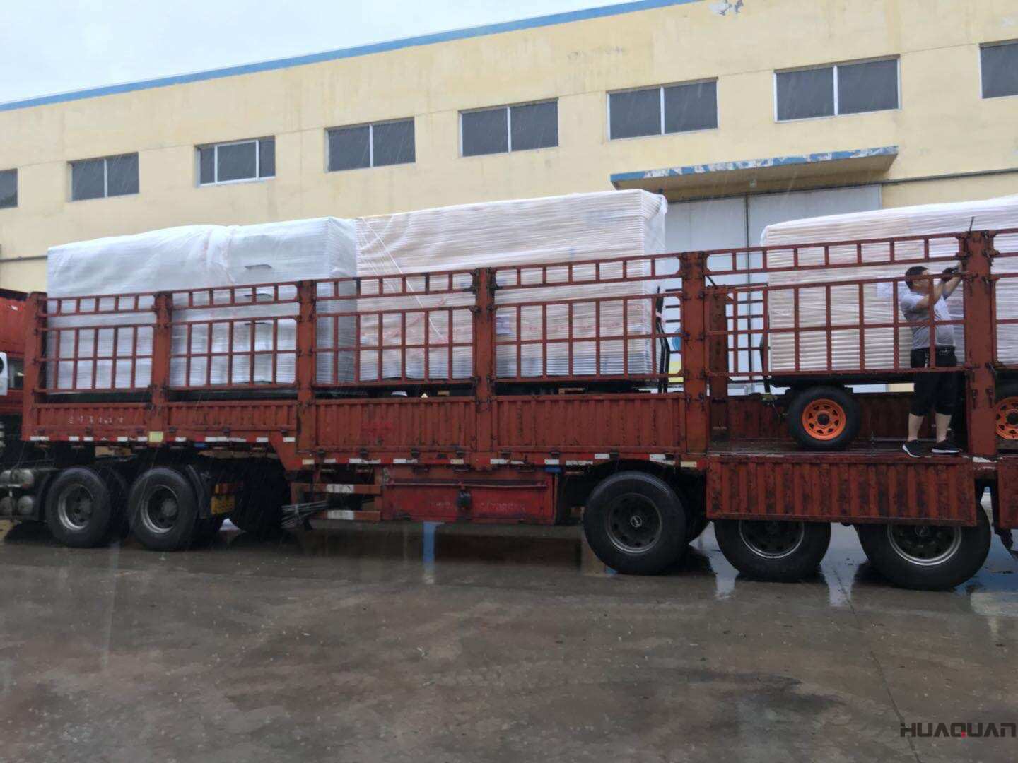 9月3日110kw和75kw兩臺移動拖車（含棚）柴油發(fā)電機組發(fā)往北京