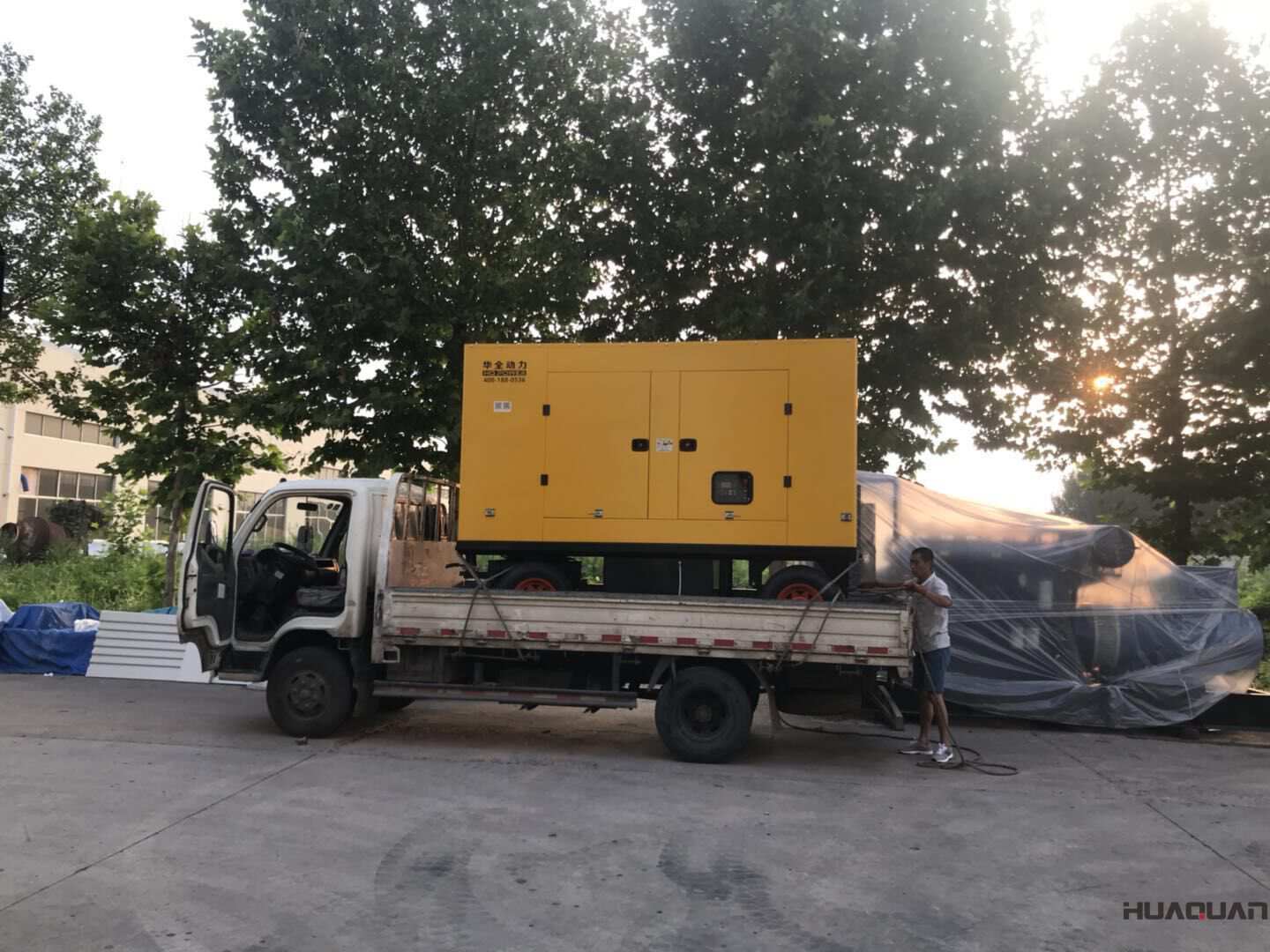 發貨了！9月19日一臺300kw移動靜音拖車型柴油發電機組已發往安徽