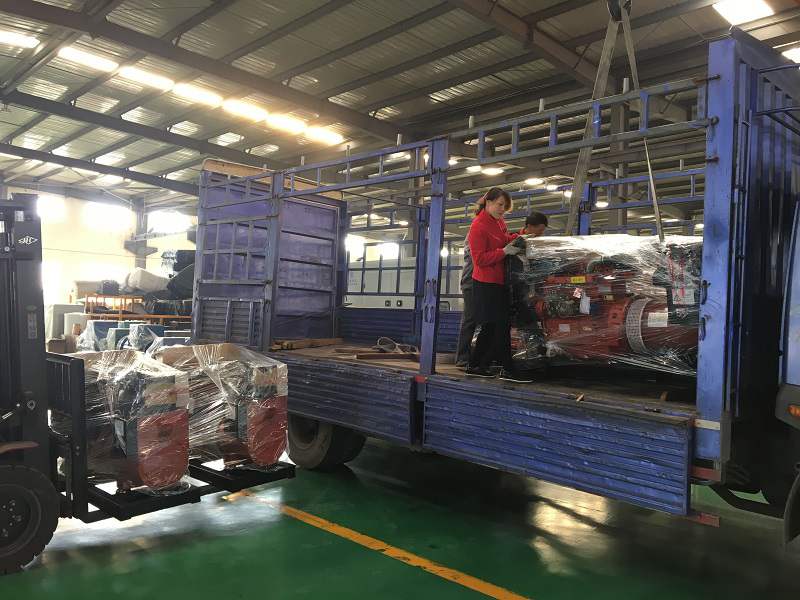 10月2日一臺100kw標配型柴油發電機組發往天津