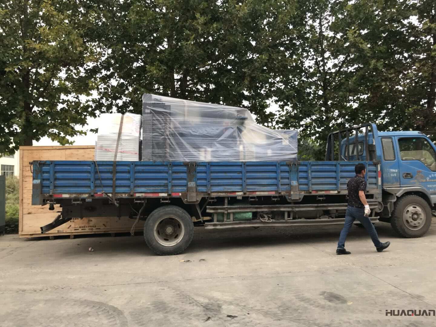 10月5日一臺(tái)500kw立柜自啟動(dòng)柴油發(fā)電機(jī)組發(fā)往山東