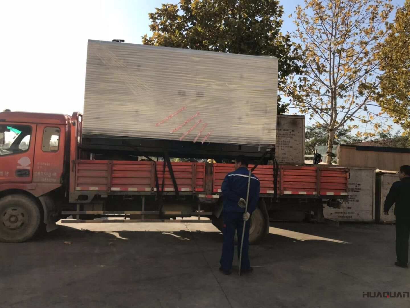 一臺(tái)120kw移動(dòng)靜音拖車柴油發(fā)電機(jī)組于10月19日從華全動(dòng)力順利發(fā)貨