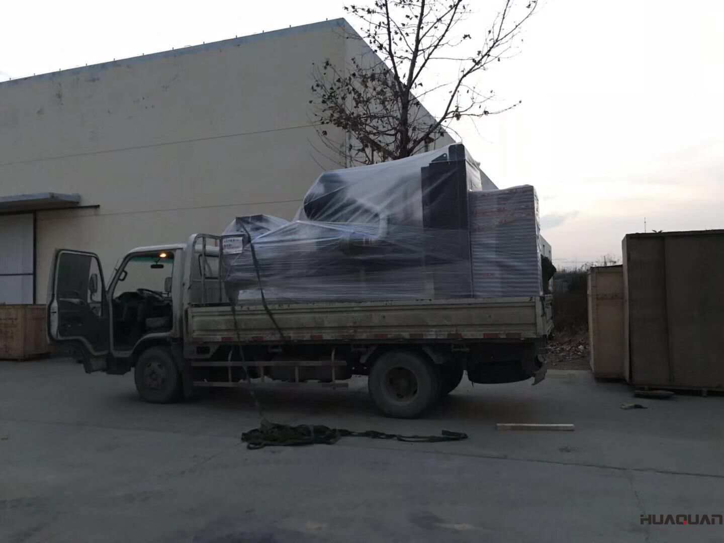 林先生從華全動力采購的一臺500kw自動化柴油發(fā)電機組于11月20日成功發(fā)往浙江省