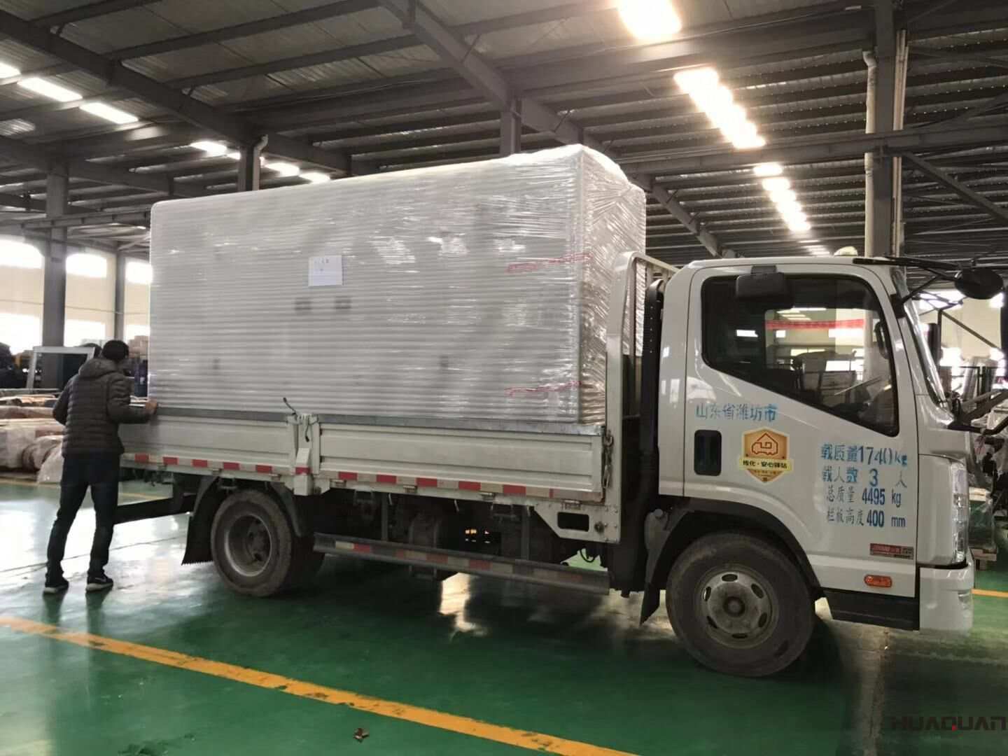 河北杜先生從華全動力采購的一臺150kw立柜四保護(hù)柴油發(fā)電機(jī)組已于11月21日成功發(fā)貨