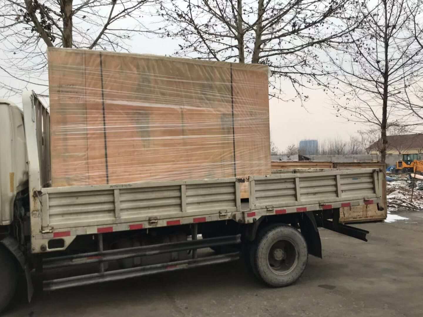 12月21日，山西省呂先生從華全動(dòng)力采購(gòu)的40kw和100kw靜音式防雨棚機(jī)組順利發(fā)往目的地