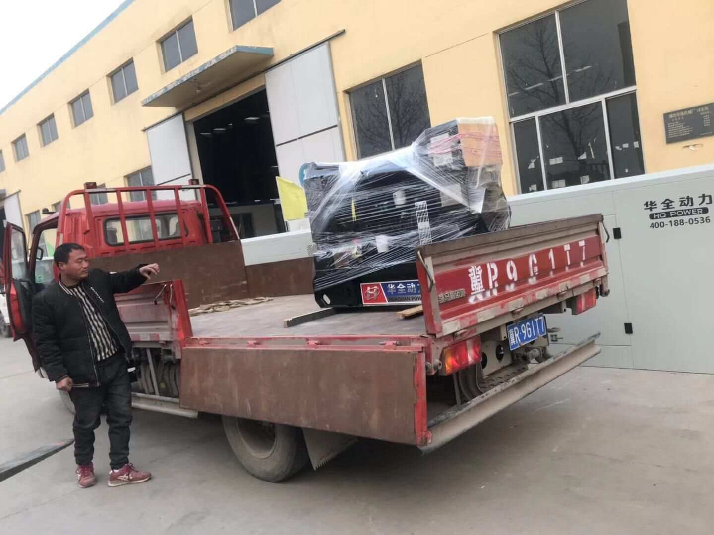 藍(lán)先生從華全動(dòng)力采購的一臺(tái)10kw標(biāo)配柴油發(fā)電機(jī)組于1月8日成功發(fā)往廣東省